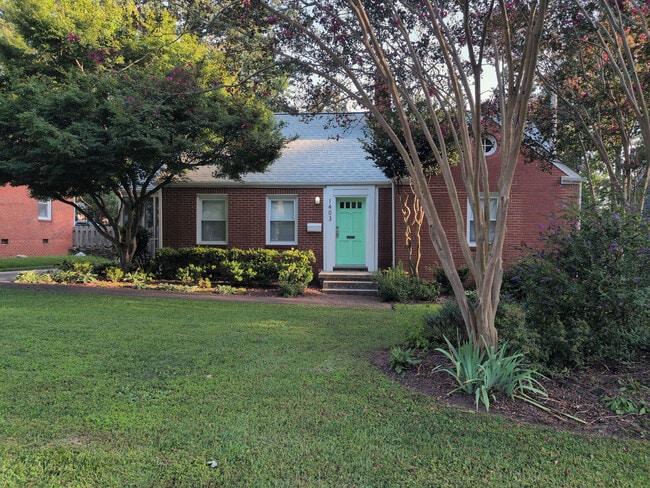 Building Photo - 1403 Cardinal Pl