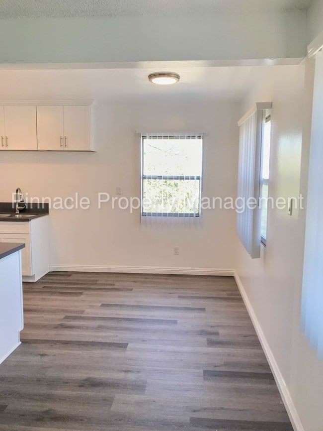 Building Photo - 2 Bedroom Apartment in Long Beach For Rent