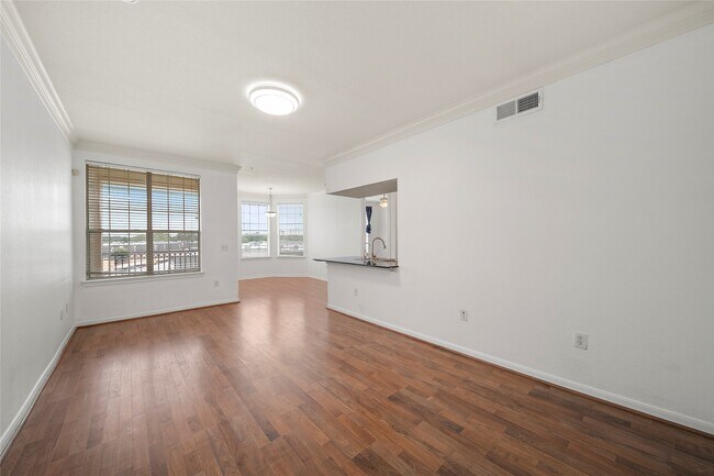 Foto del edificio - 7575 Kirby Dr