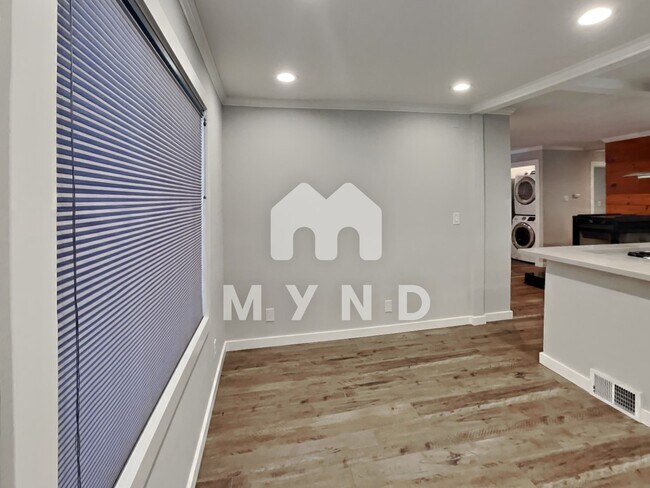 Building Photo - 923 S 128th St