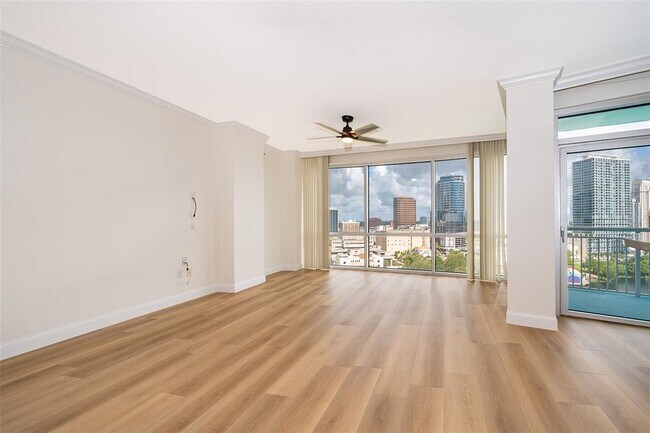 Foto del edificio - 322 E Central Blvd