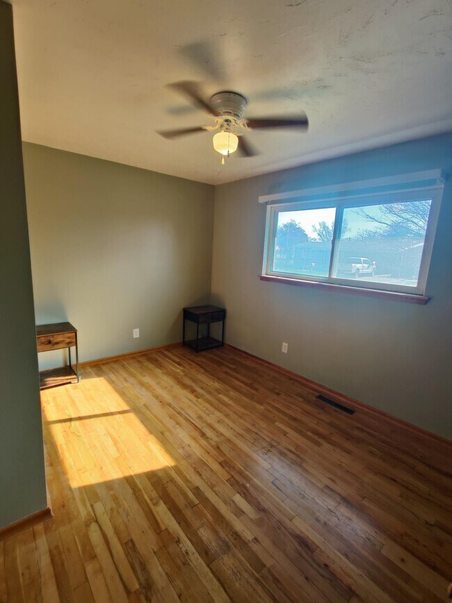 Foto del edificio - 1125 Maple Dr