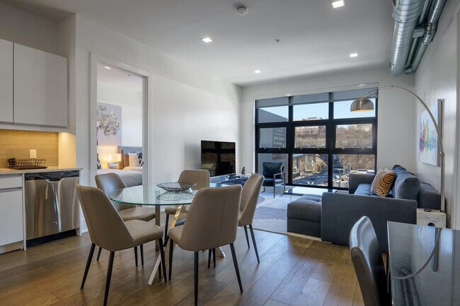 Building Photo - 1414 Grand St