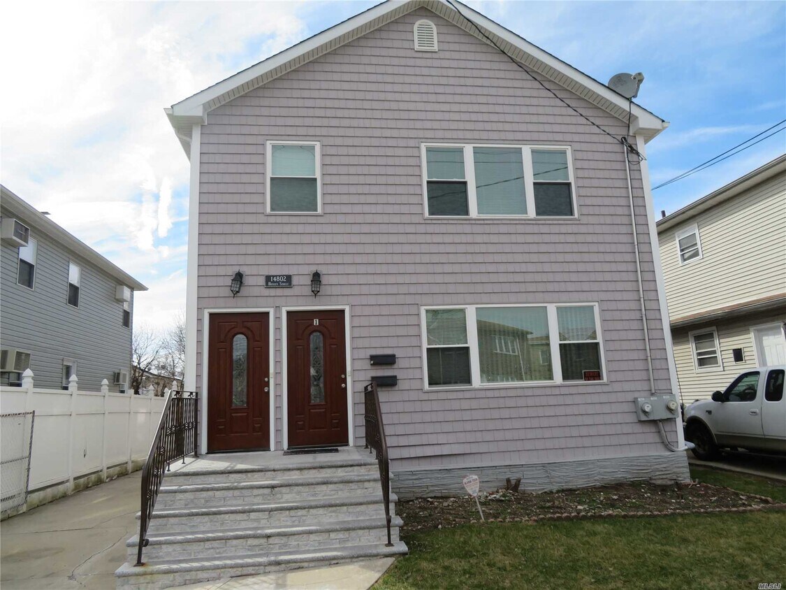 Primary Photo - 148-02 Huxley St