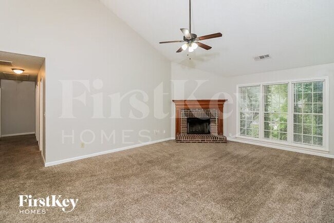 Foto del edificio - 3429 Rock Creek Dr