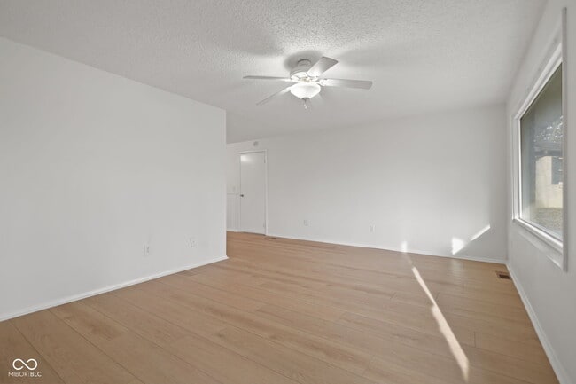 Building Photo - 8856 Moll Dr