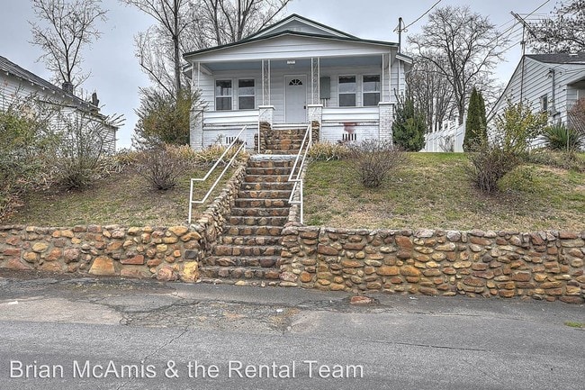 Building Photo - 3 br, 1.5 bath House - 724 Forest St