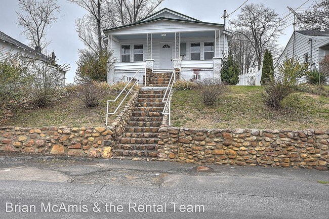 Foto del edificio - 3 br, 1.5 bath House - 724 Forest St
