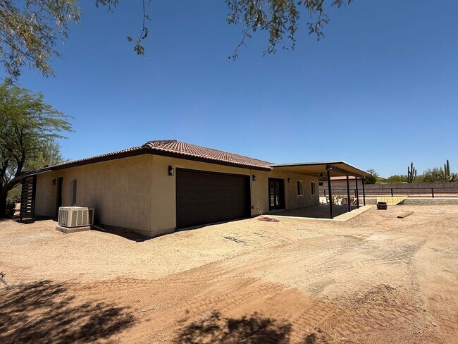 Building Photo - Cave Creek Horse Property