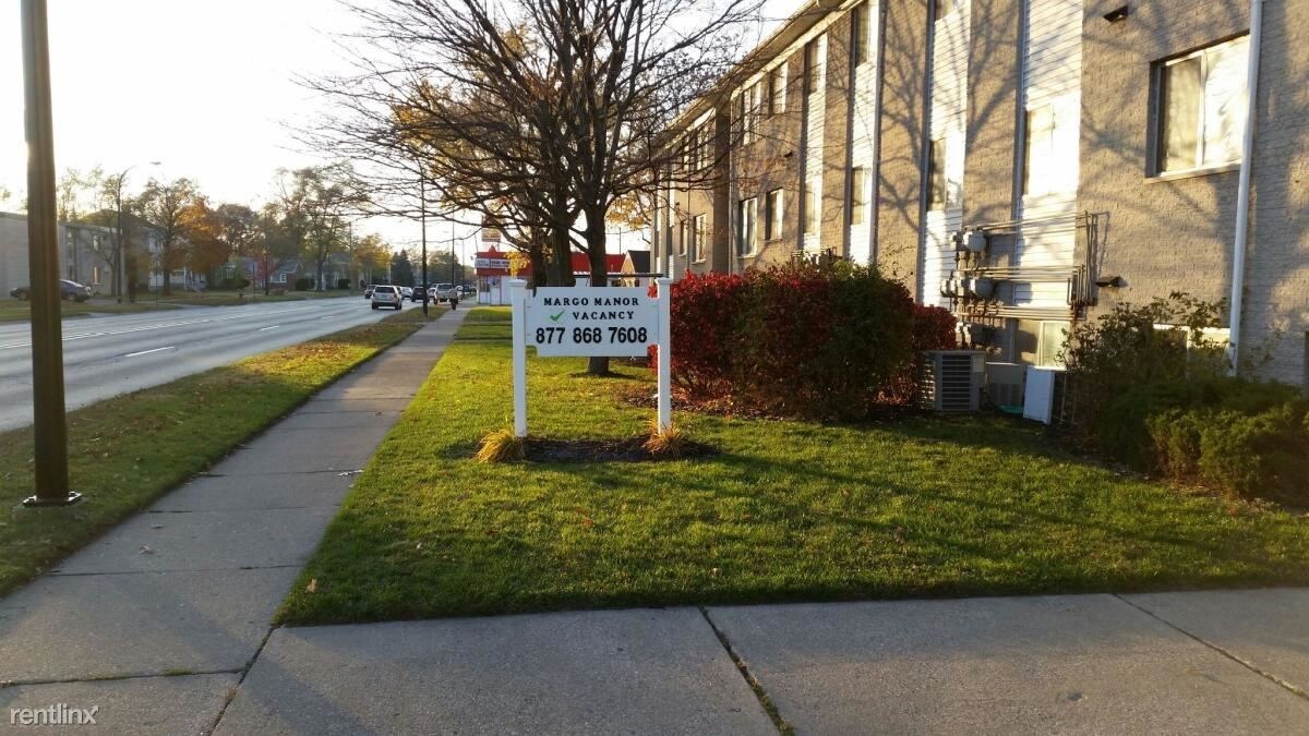Foto principal - 1260 W Nine Mile Rd