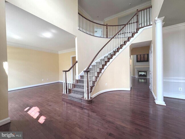 Foto del edificio - 5213 Carson Ct