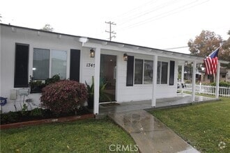 Building Photo - 1745 Paloma Dr
