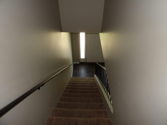 Building Photo - 120 Compton Dr