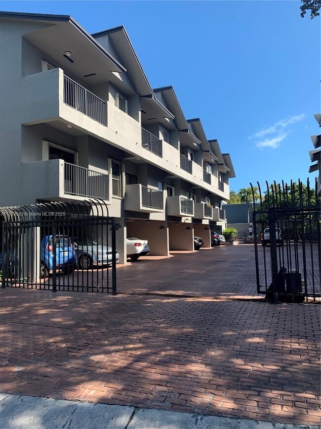 Foto del edificio - 2999 Bridgeport Ave