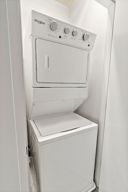 Building Photo - 173 N Ada St