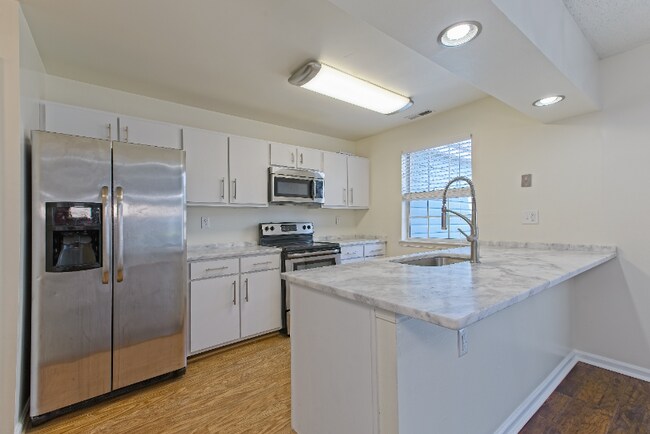 Building Photo - !!!WOW!!! Townhome in Virginia Beach