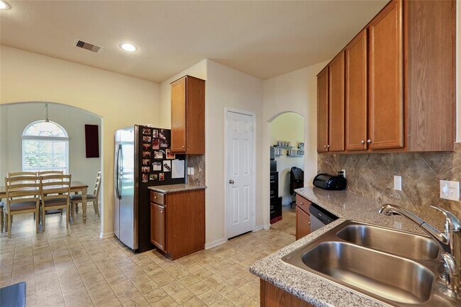 Foto del edificio - 14915 Twilight Knl Trl