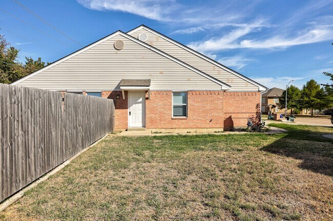 Building Photo - Gorgeous 3 bed 2 bath in Norman!