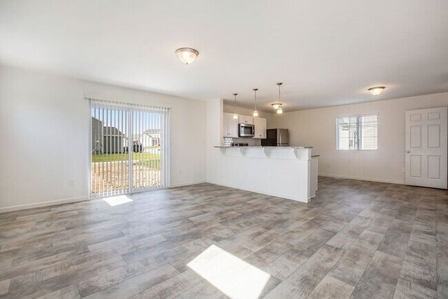 Building Photo - 108 Forest Way