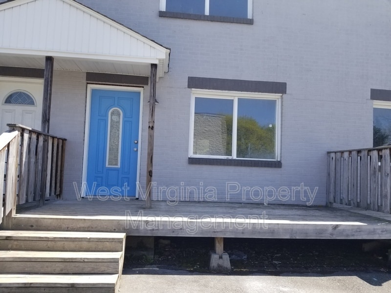 Primary Photo - 200 Lewis St