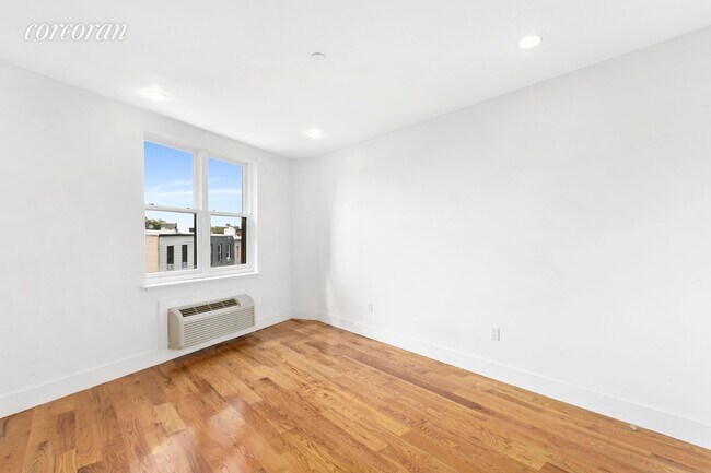 Foto del edificio - 1668 Broadway