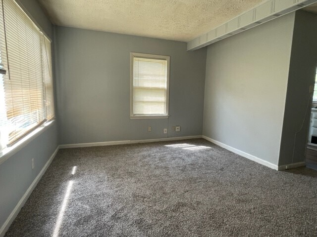 Building Photo - 2111 S Walnut Ln