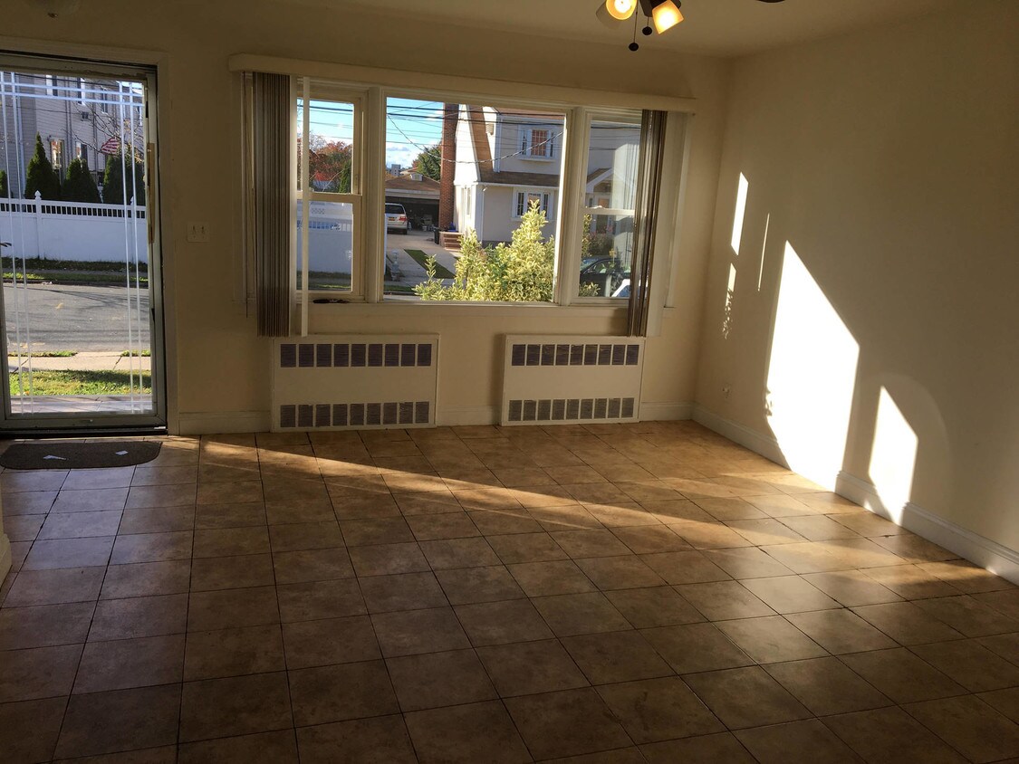 Foto del edificio - 527 Willowbrook Rd