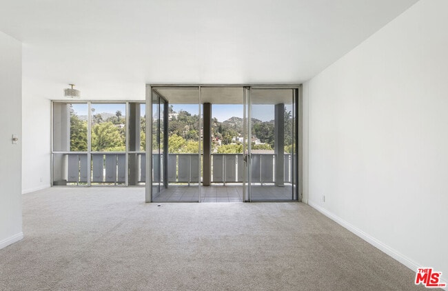 Building Photo - 4455 Los Feliz Blvd