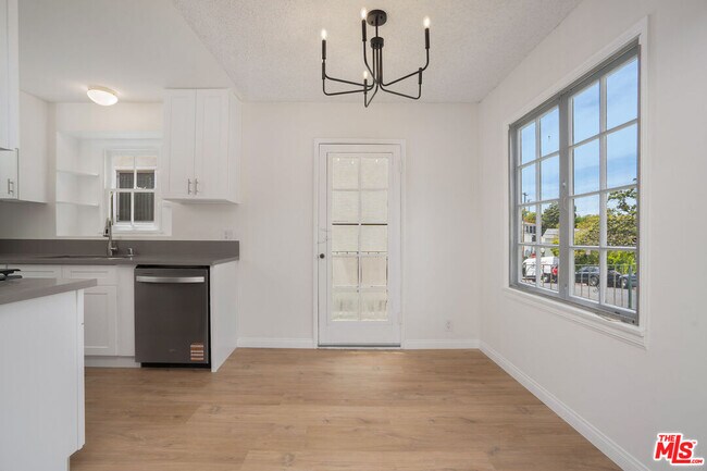 Foto del edificio - 10534 Eastborne Ave