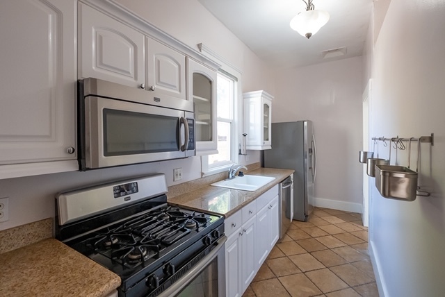 Kitchen, between Main Room and Bedroom - 422 Bay St