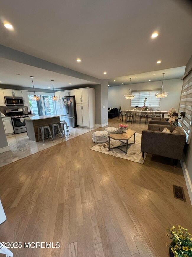 Building Photo - 259 Roosevelt Ave