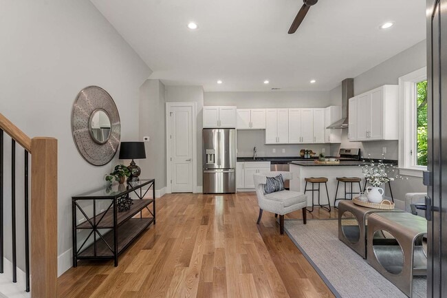 Building Photo - 98 Johnson Ferry Rd