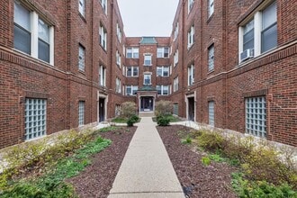 Building Photo - 2452 W Addison St
