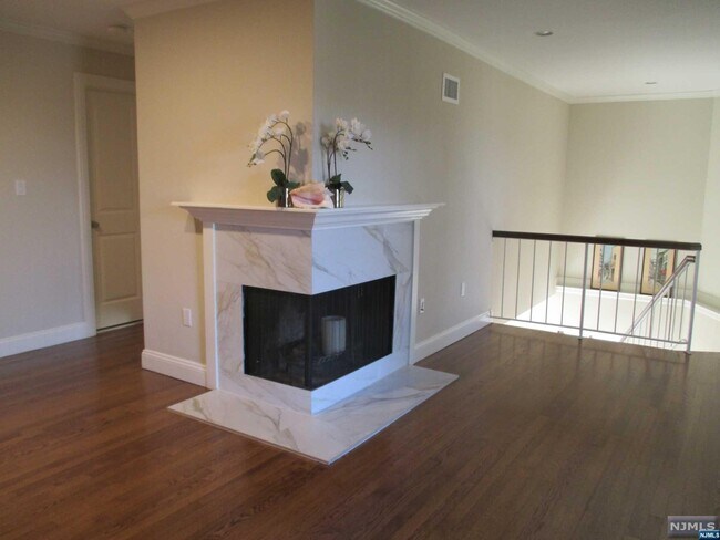 Foto del edificio - 181 Long Hill Rd