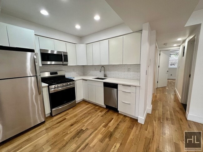 Building Photo - 2BR 1BA Townhouse Private Garden & In-Unit Laundry on Ocean Hill Bushwick Border