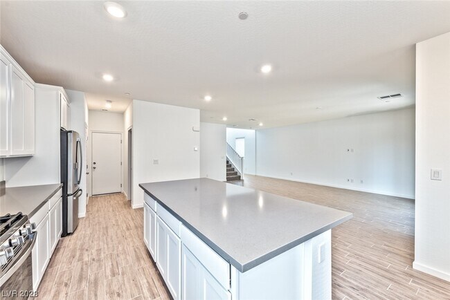 Foto del edificio - 243 Polaris Ridge Ave
