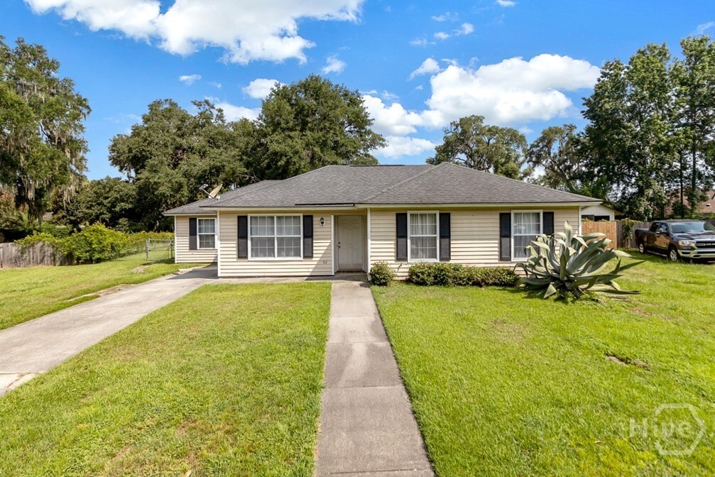 Primary Photo - 402 Sterling Creek Dr