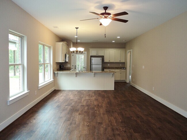 Building Photo - Home for Rent in Lake Cyrus... Available t...