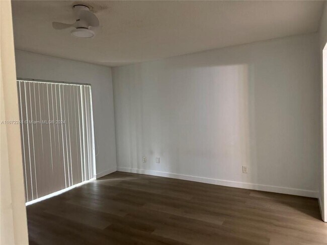 Building Photo - 1 bedroom in Dania FL 33314