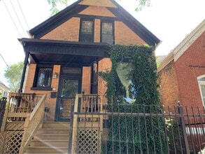 Building Photo - 2113 W Walton St