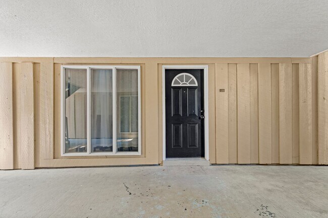 Building Photo - Two Bedroom Two Bath in Hawthorne Reserve