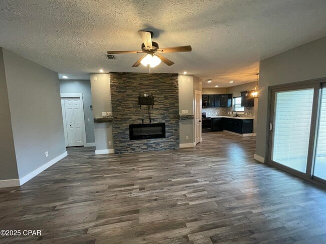 Foto del edificio - 5307 Seneca Ln