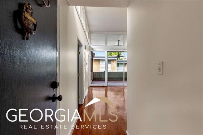 Building Photo - 4300 Chastain Walk NE