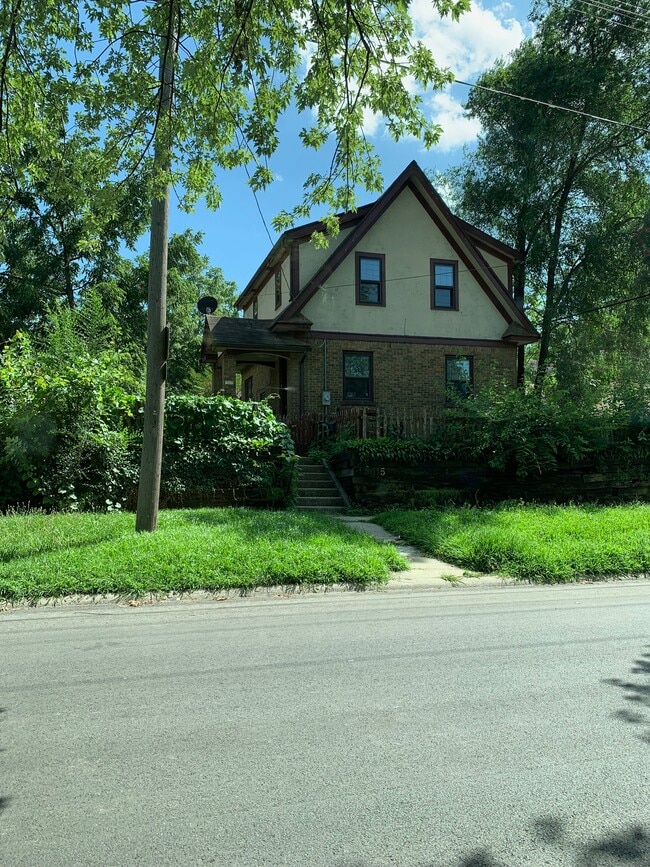 Building Photo - 2115 10th Ave