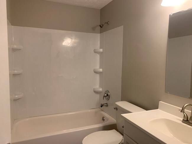Foto del edificio - 3093 Glenaire Dr