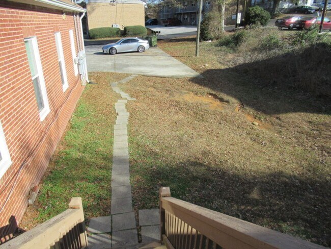 Foto del edificio - Burson Ave. 627C