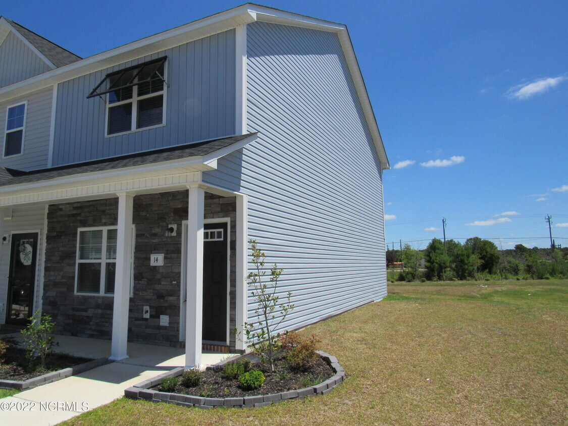14 Outrigger Dr, Swansboro, NC 28584 Townhome Rentals in Swansboro NC