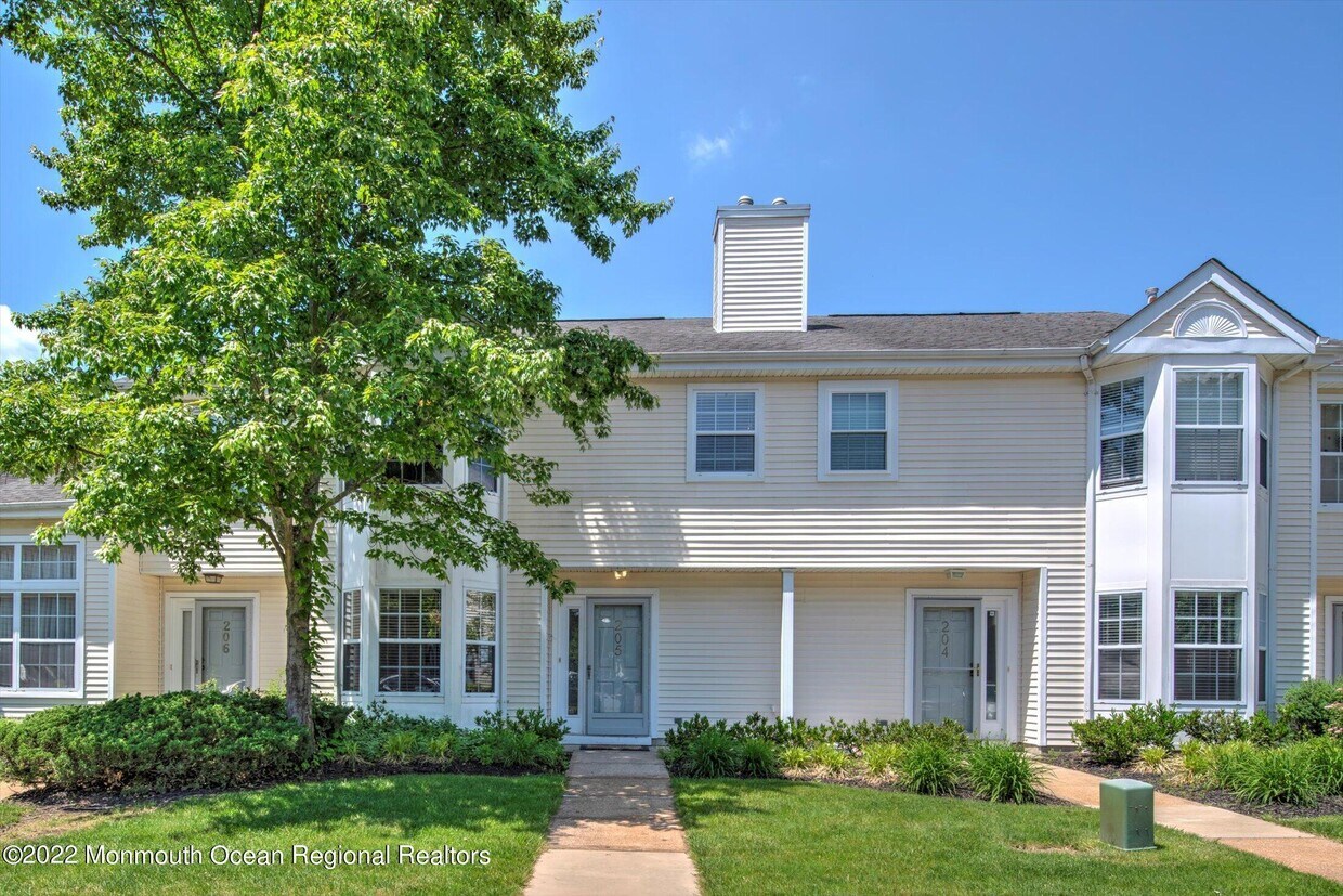 205 Paddington Ct Unit 55, Manalapan, NJ 07726 Condo for Rent in