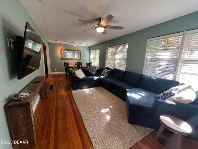 Foto del edificio - 319 Braddock Ave