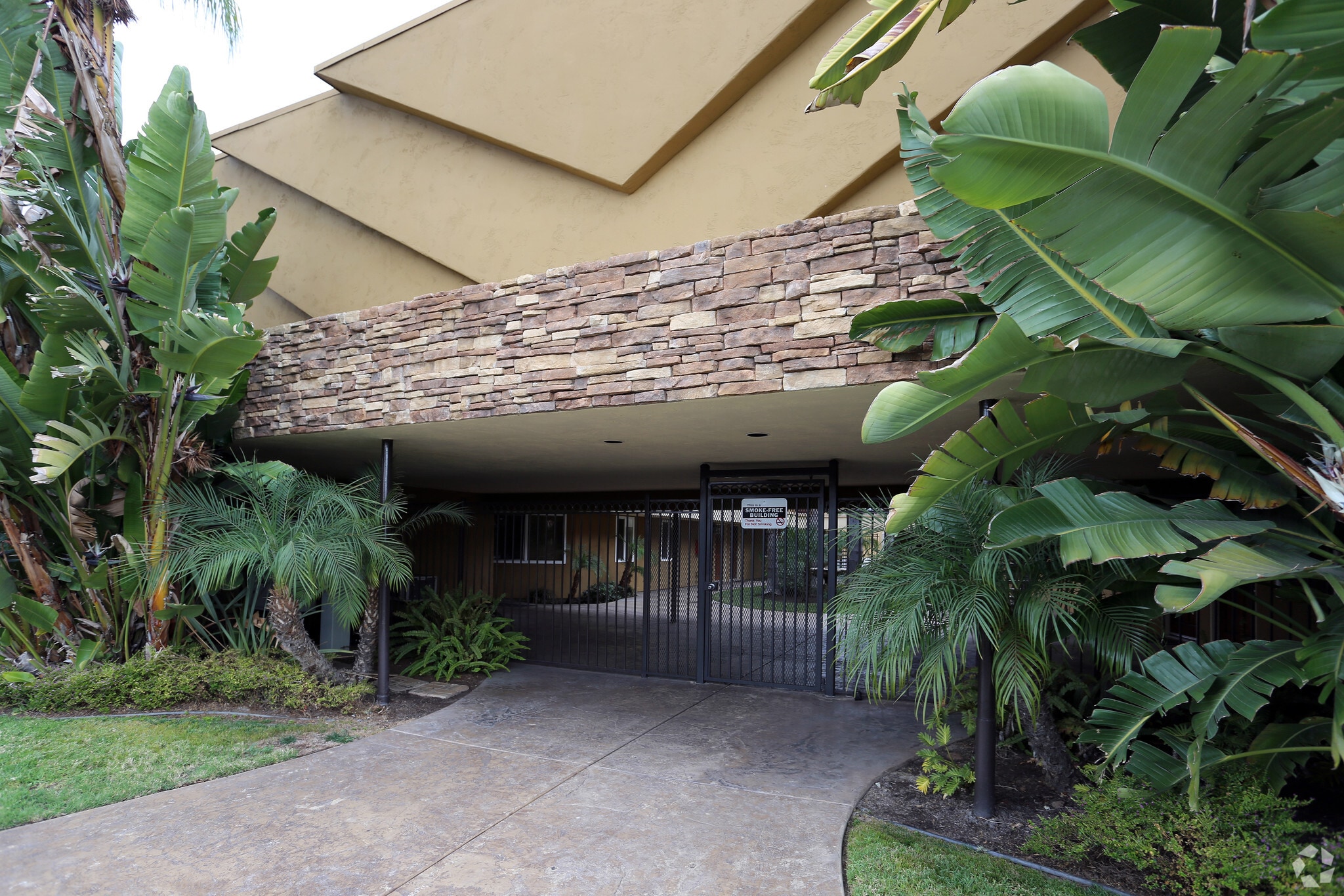 Lexington Pines Apartments